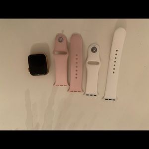 Apple Watch SE. Very good condition size 40mm.